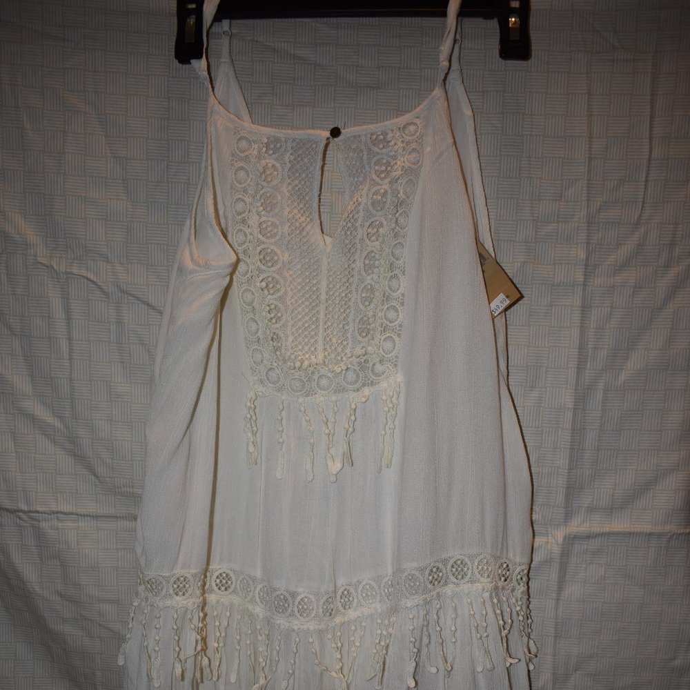 NWT American Eagle lace detail dress. Size Medium.